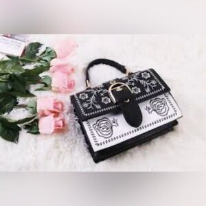 Chic Black and White Floral Satchel 🤍🤍